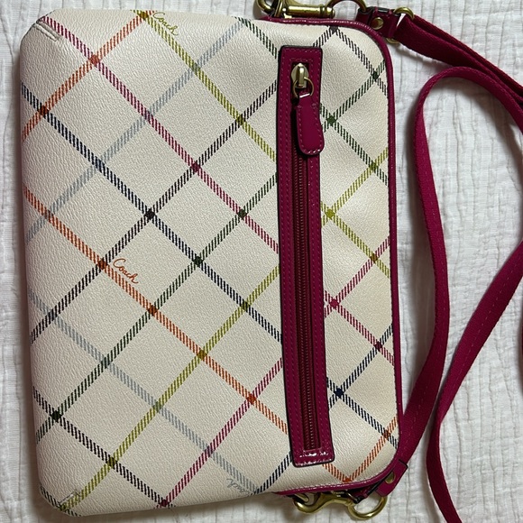 Coach iPad carrier. New, new used, but doesn’t have tags. - Picture 3 of 7